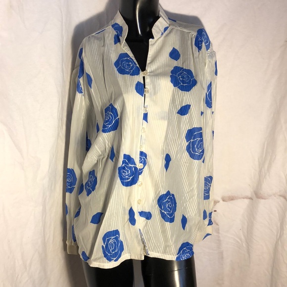 unbranded Tops - Vintage Women’s white/ Blue Rose long sleeve top